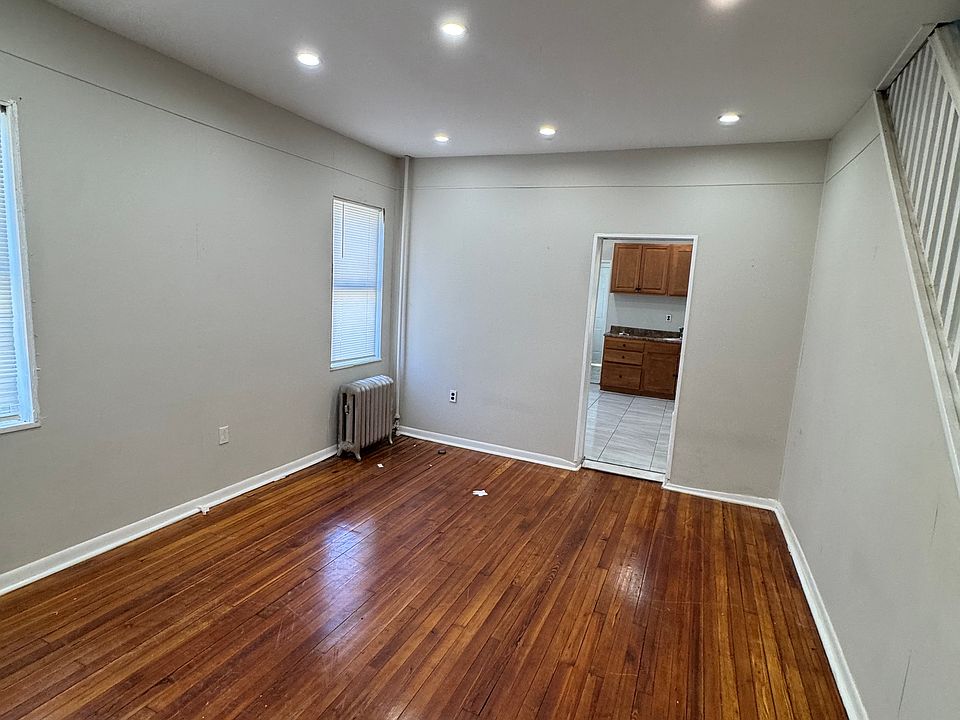 1st image of 410 Commonwealth Ave
