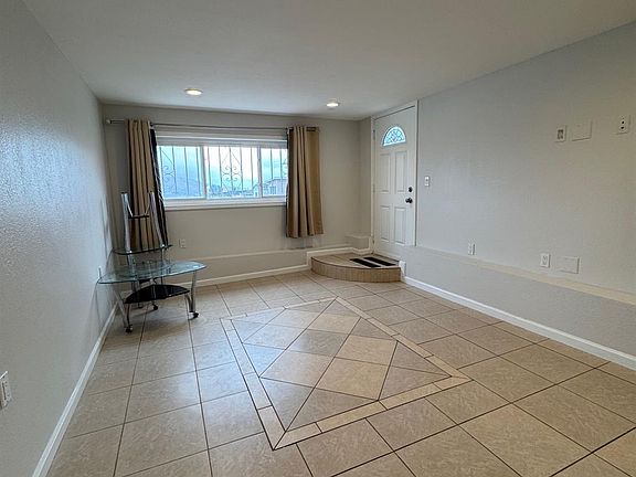 3rd image of 444 Higate Dr
