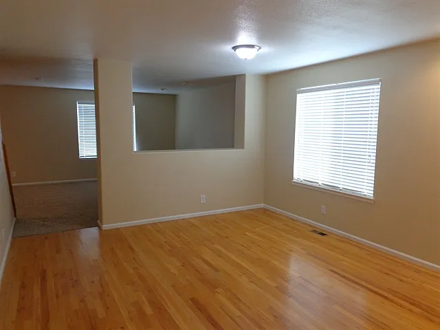 10910 Steele St — Photo 5