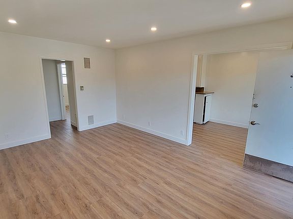 4th image of 1251 N Harper Ave APT J