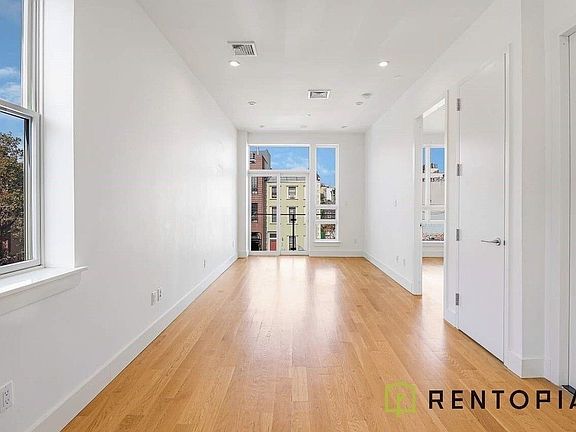3rd image of 820 Dekalb Ave #3J