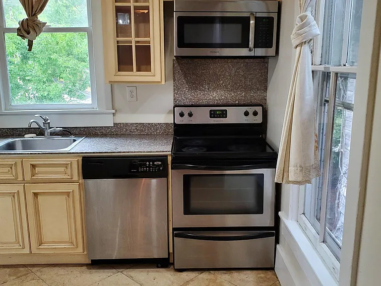 2217 Whitaker St — Photo 30