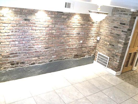 3rd image of 2921 W Lyndale St #G