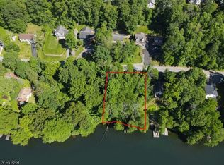 65 E Shore Dr, Vernon, NJ 07462
