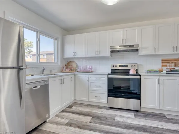 20 Anna Capri Dr #5, Hamilton, ON L8W 1M6