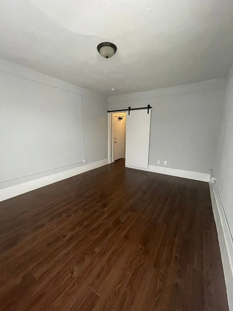 The Willis — Photo 2