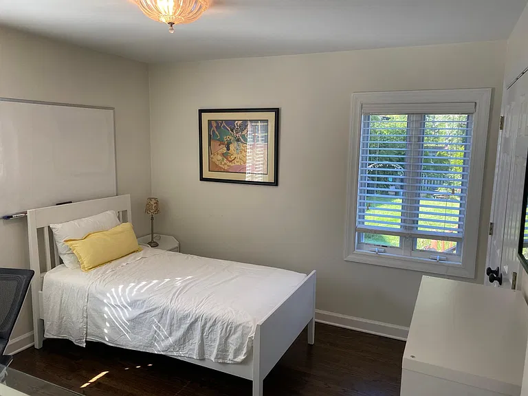 1034 E Algonquin Rd — Photo 11