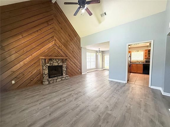 2nd image of 2012 Pelican St