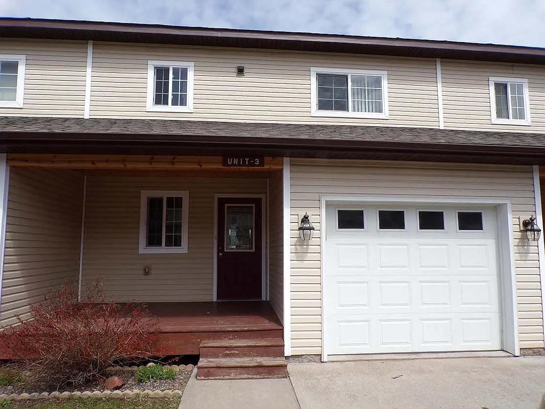 4 bed, $2,100 — Photo 2