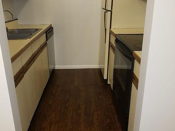 3rd image of 521 Martin Luther King Dr W APT C40