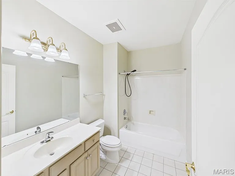 400 S 14th St #1204 — Photo 16