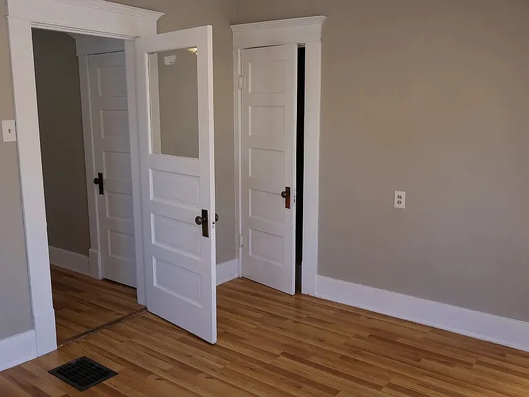 515 S Vine St — Photo 22