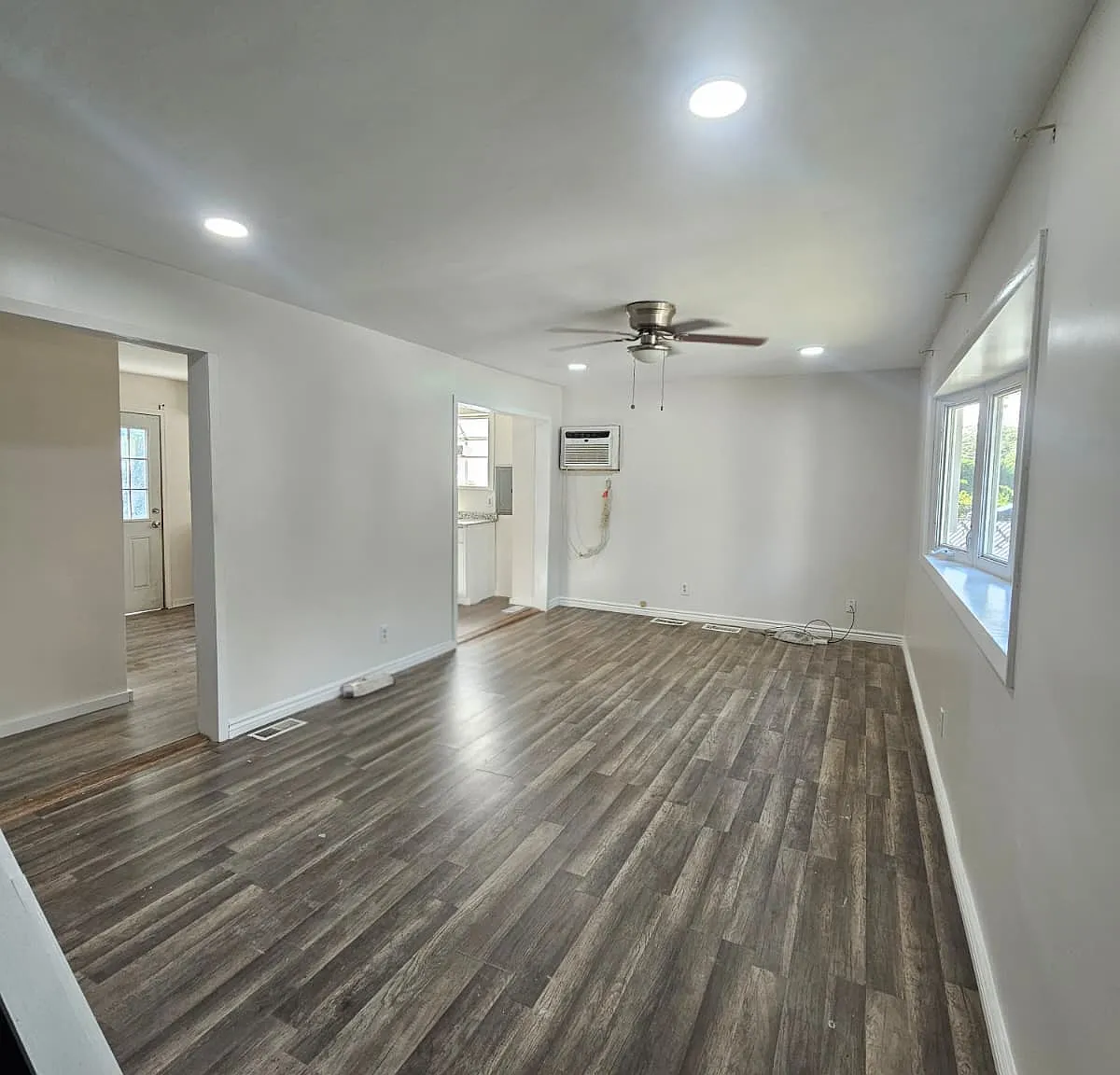4 bed, 1500 sqft, $4,000 — Photo 2