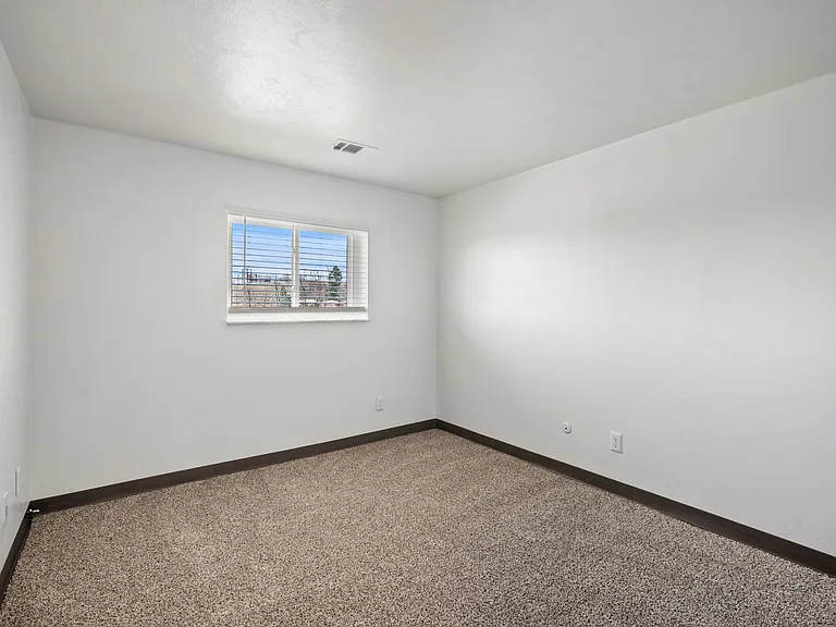 Landmark Apartments — Photo 19