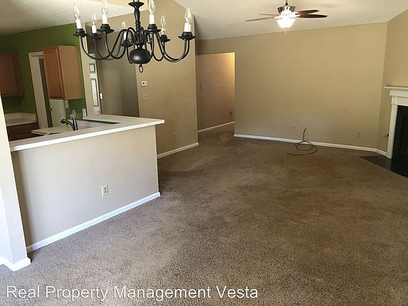 4th image of 907 Clairmont Pl