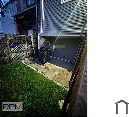 1613 Abbotston St — Photo 10