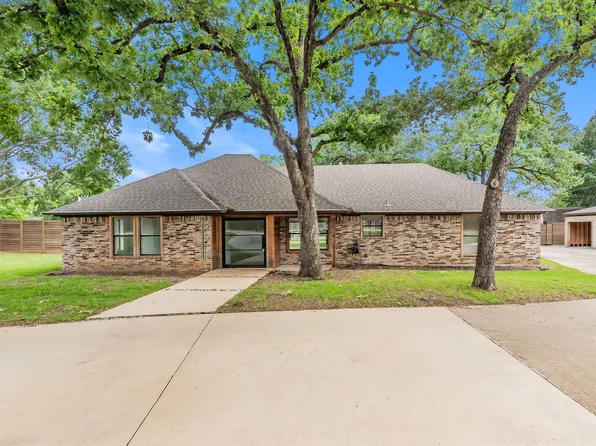 8048 Green Valley Dr, North Richland Hills, TX 76182