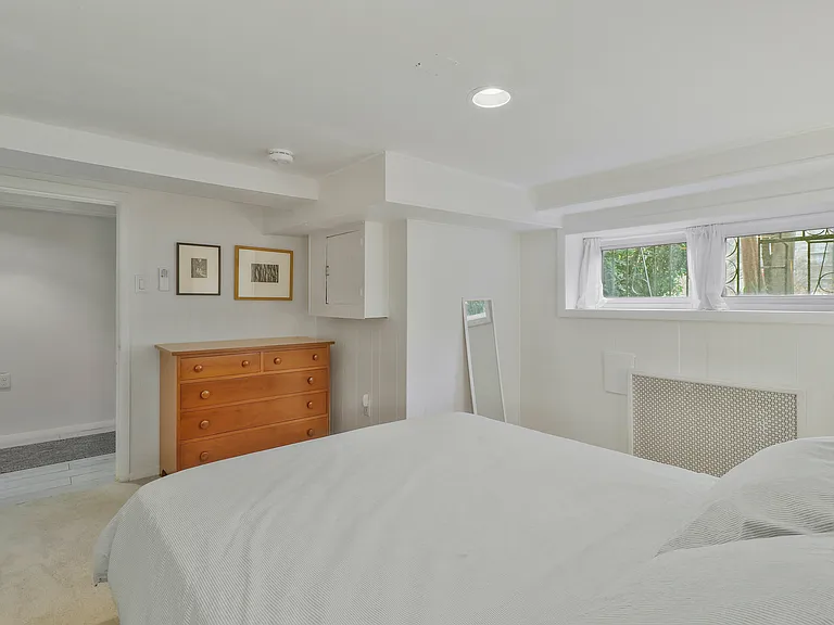 2129 15th St NW #B — Photo 11