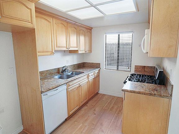 5th image of 232 N Cedar St APT 4