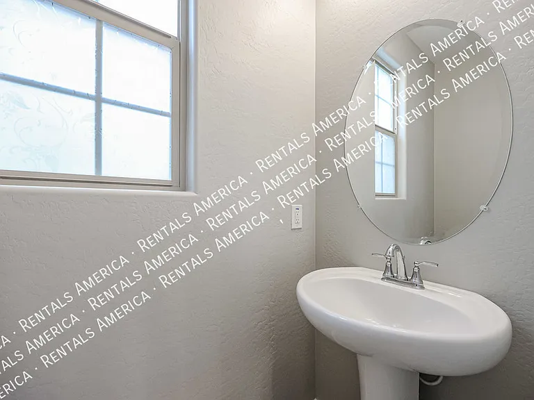 1701 E Dogwood Ln — Photo 15