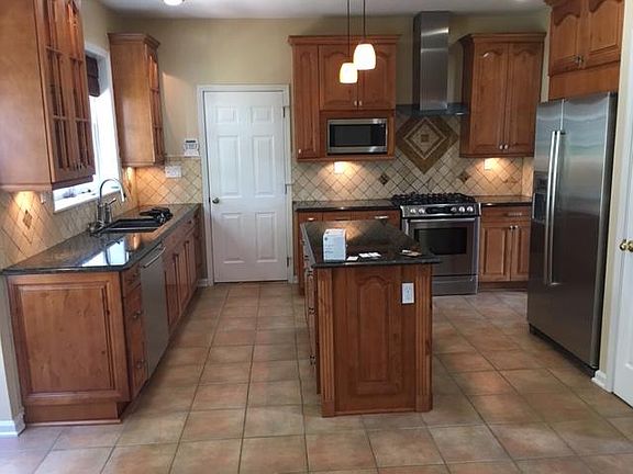 4th image of 110 Hillman Ct