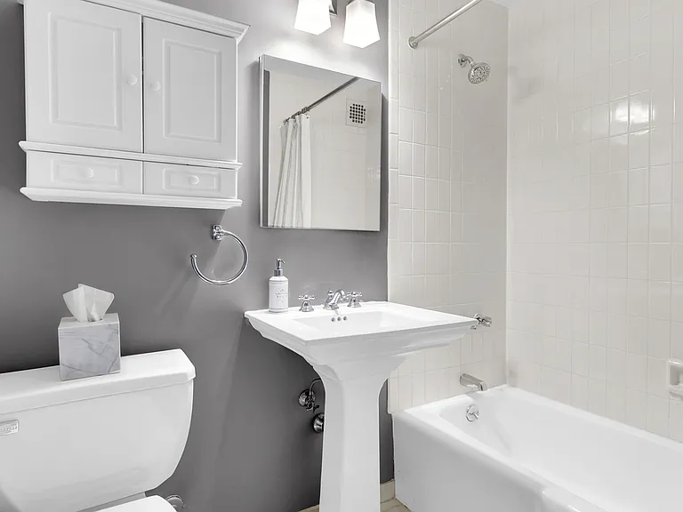 23 E 10th St #321 — Photo 7