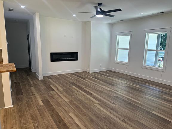 3rd image of 1607 Azalea Dr