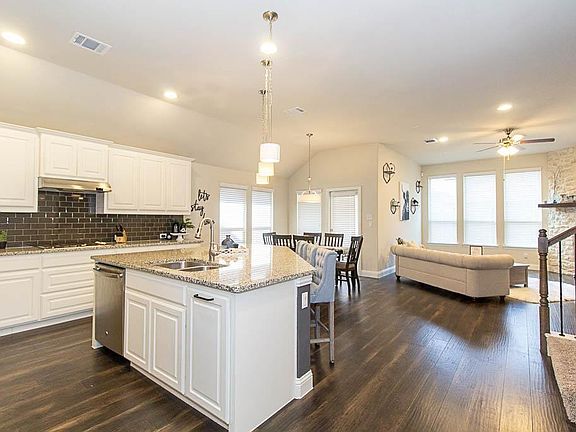 5th image of 2318 Houston Dr