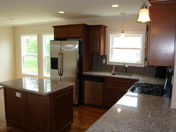 3rd image of 19 Santa Fe Ct