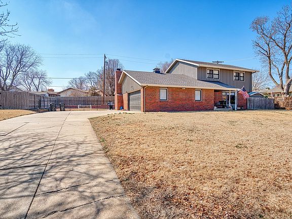 3rd image of 452 Claremont Dr