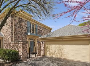 6 The Court Of Chapel Wood, Northbrook, IL 60062