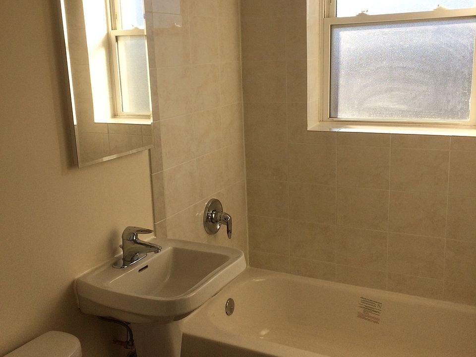 2nd image of 2625 W Farragut Ave APT 2A