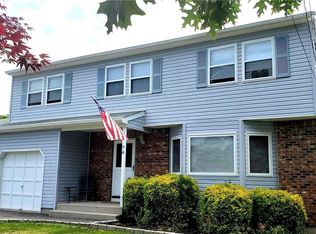 74 Winston Dr, Shirley, NY 11967