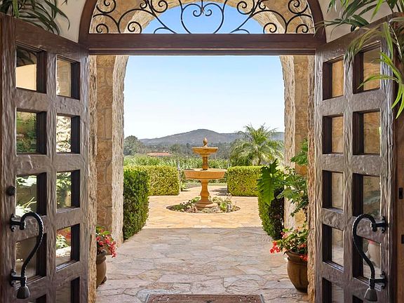 5th image of 5423 Calzada Del Bosque