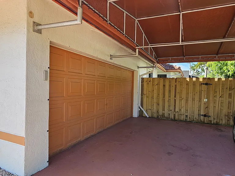 Extra covered car port space off the fully functional garage