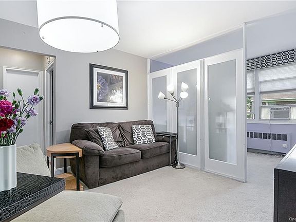 2nd image of 1 Bryant Cres APT 2I