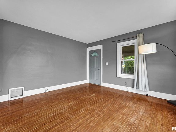 3rd image of 803 Peoria St