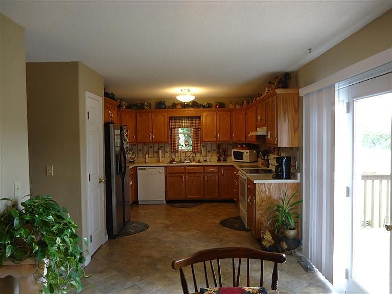 2nd image of 46 Arrow Wood Ln