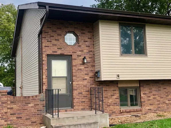 130 S 3rd St #1, Seward, NE 68434
