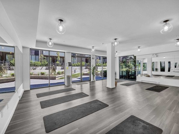 2 bedroom rental in Surrey — photo 11