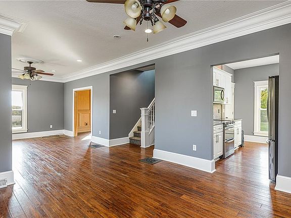 2nd image of 17387 Hamilton St