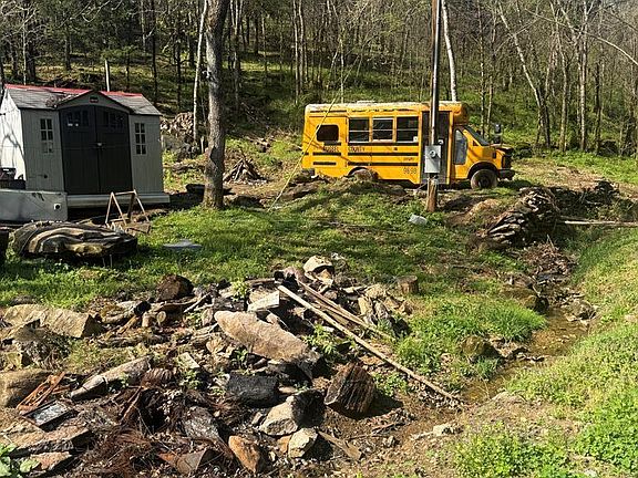 5th image of 940 Riley Creek Rd