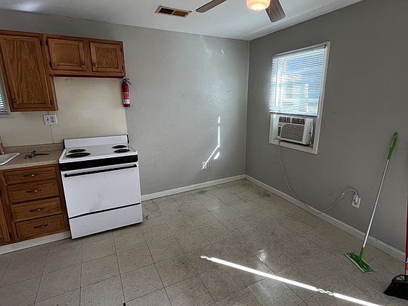 5th image of 328 W 22nd St #328
