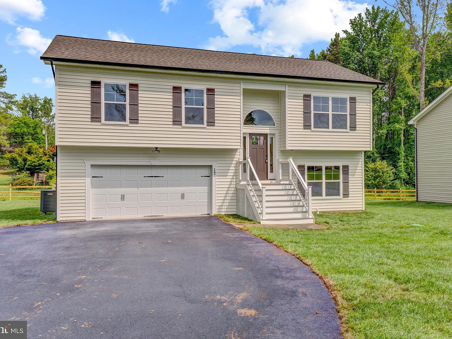 5 bed, 2464 sqft, $3,000 — Photo 2