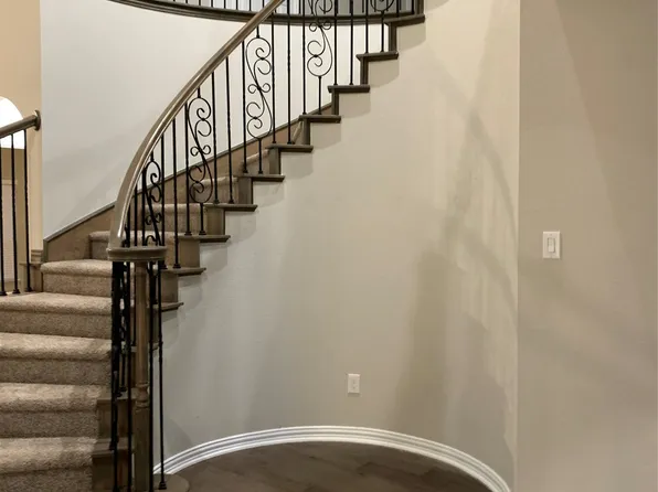 106 Laurel Oak Dr, Red Oak, TX 75154