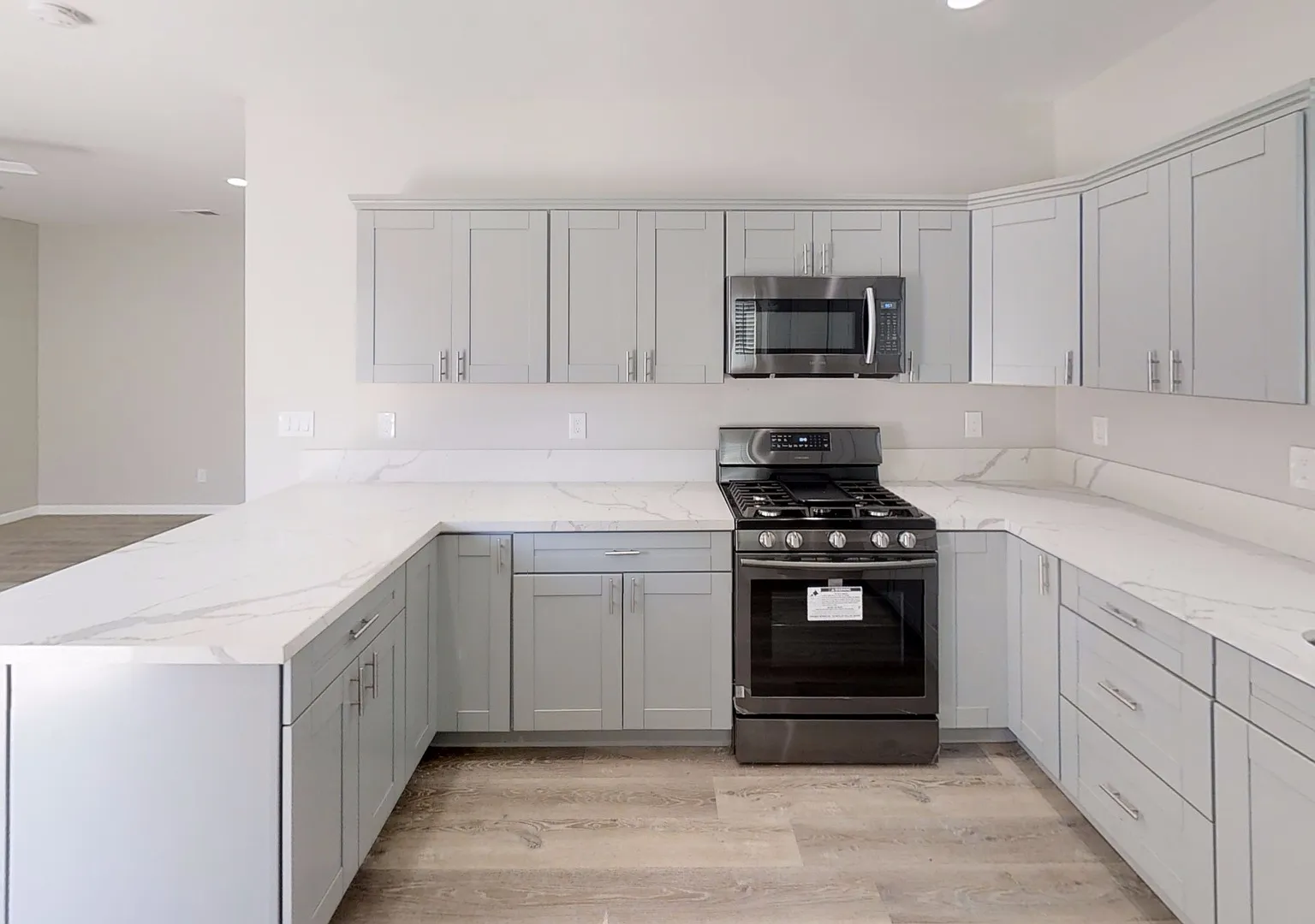 One Story 4BD/2BA w/ Private Yard! — Photo 4