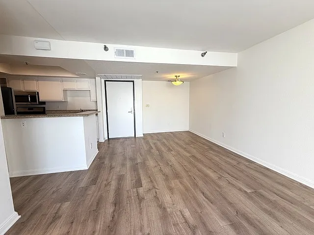 Midvale Towers — Photo 96