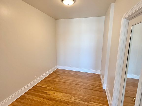 3rd image of 950 Bay St APT 12