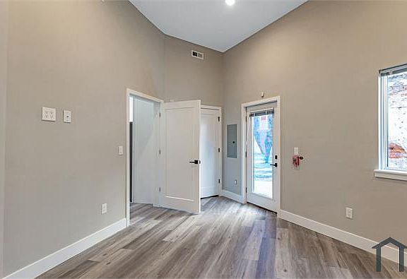 4th image of 3006 Ridge Ave