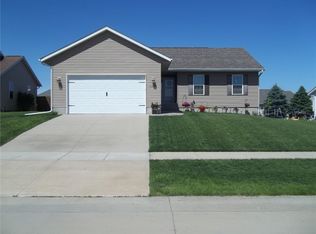 2800 Bryant Blvd SW, Cedar Rapids, IA 52404